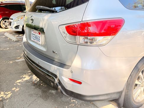 Used 2013 Nissan Pathfinder SL w/ Cargo Pkg FWD image 12