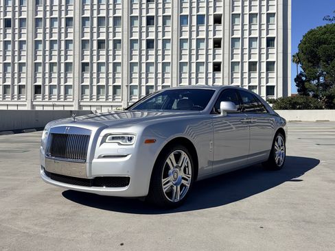 Used 2017 Rolls-Royce Ghost image 1