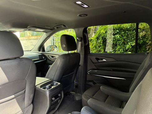 Used 2025 Chevrolet Traverse LT AWD/4WD image 13