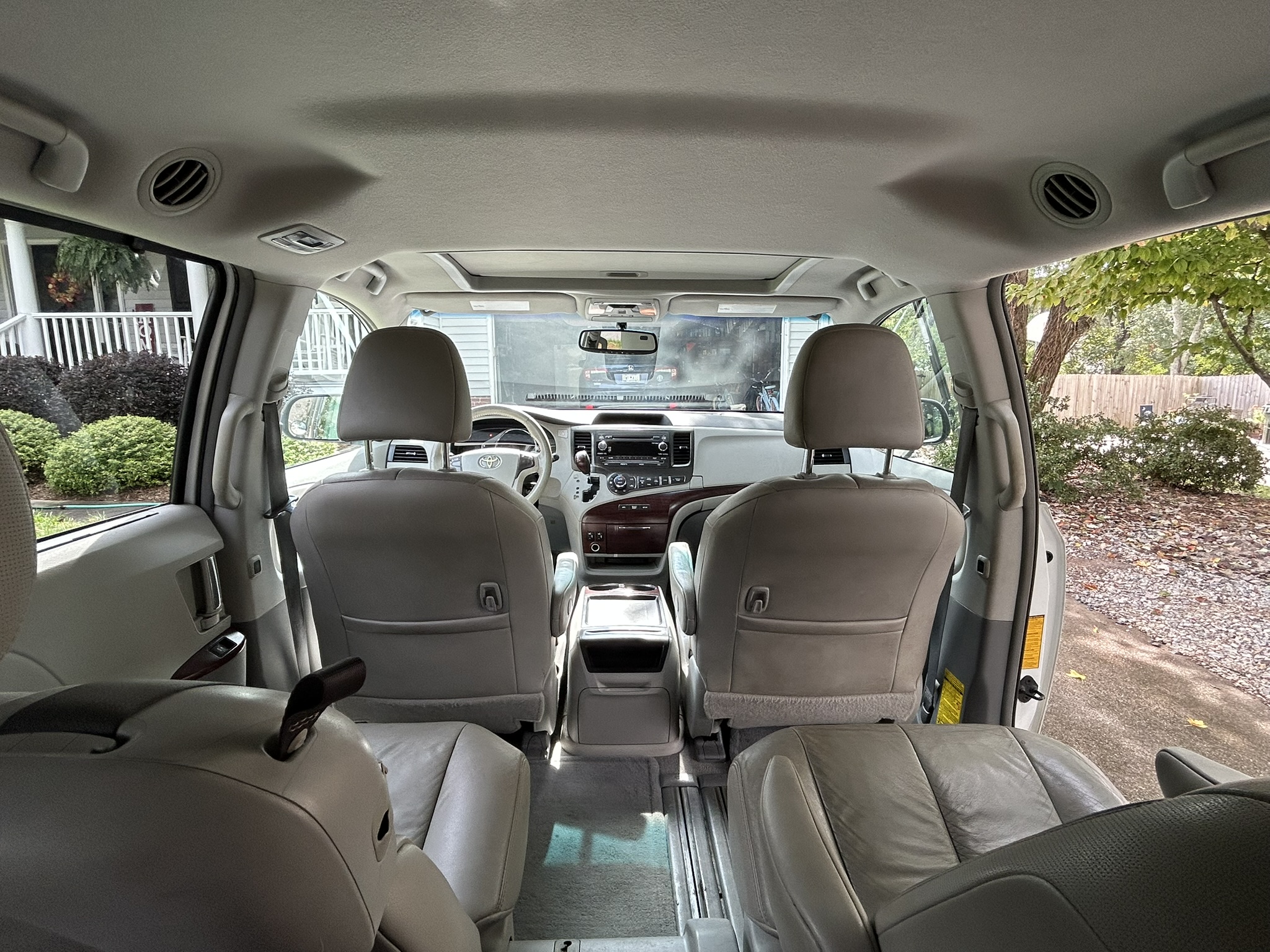 Used 2011 Toyota Sienna XLE FWD image 21
