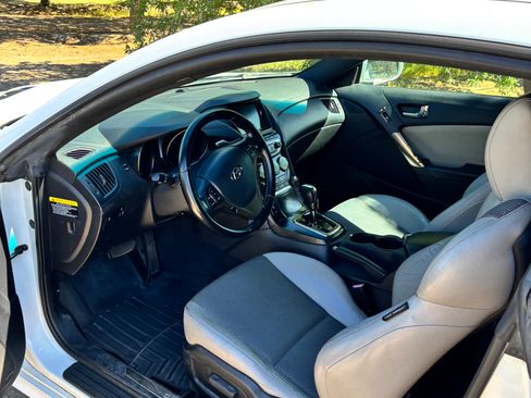 Used 2013 Hyundai Genesis 2.0T image 10