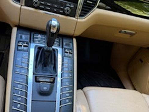 Used 2018 Porsche Macan Sport Edition image 11