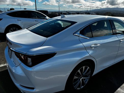 Used 2020 Lexus ES 350 w/ Premium Package image 11