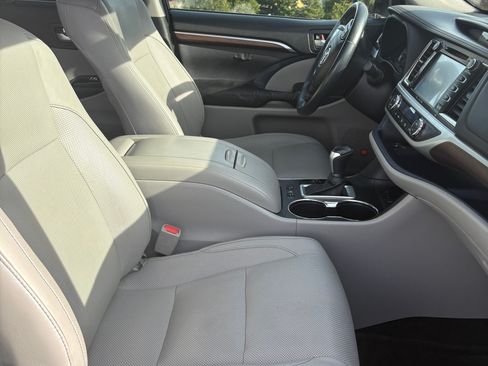 Used 2016 Toyota Highlander Limited Platinum image 8