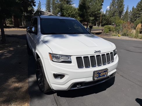 Used 2015 Jeep Grand Cherokee Overland w/ Advanced Technology Group AWD/4WD image 2