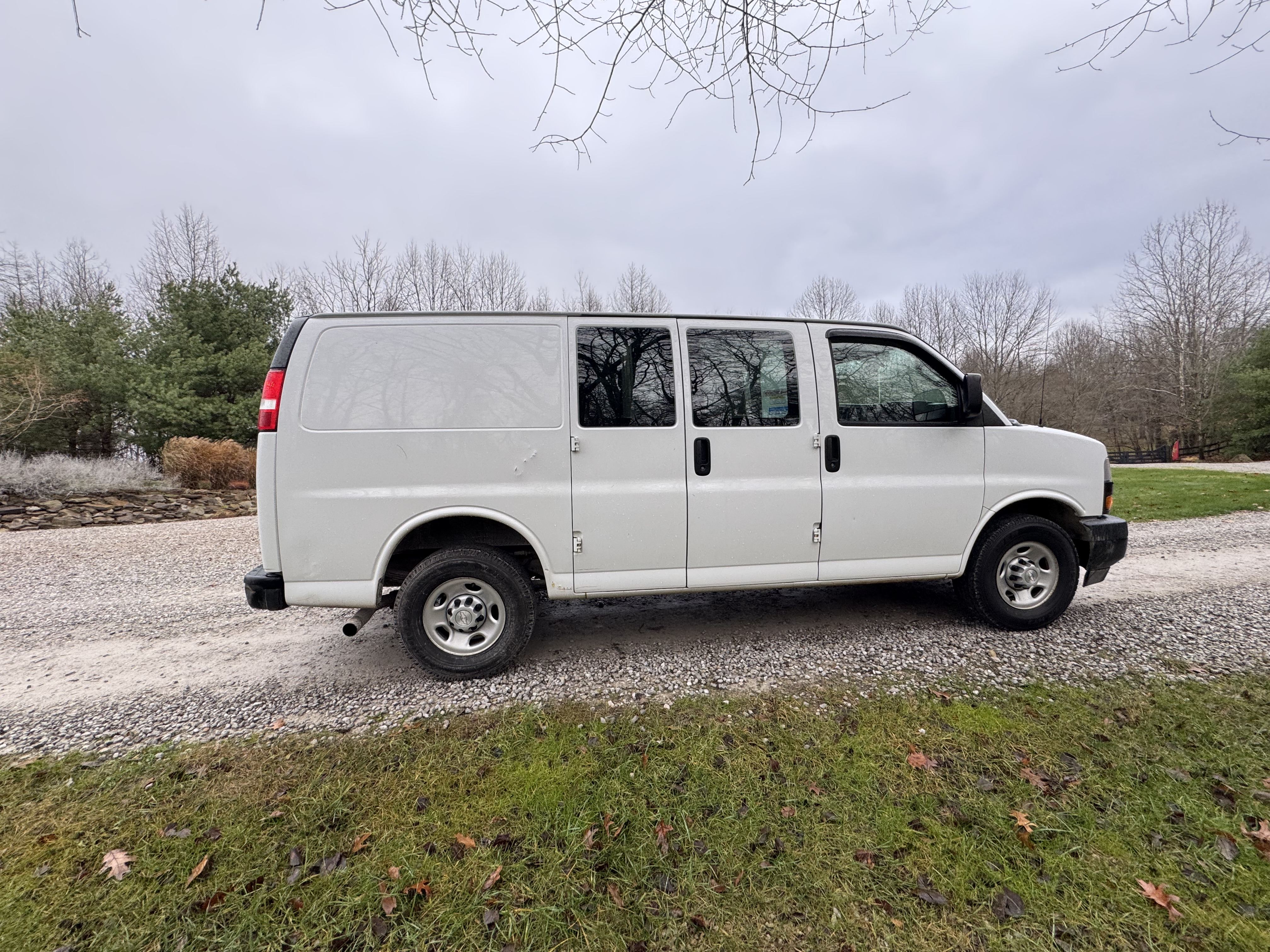 Used 2018 Chevrolet Express 2500 w/ Driver Convenience Package RWD image 8