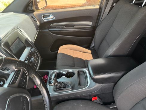 Used 2019 Dodge Durango SXT image 2