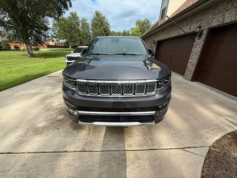 Used 2024 Jeep Grand Wagoneer Series III image 2