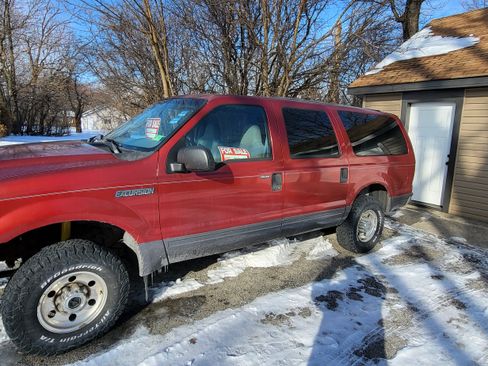 Used 2005 Ford Excursion XLT image 1