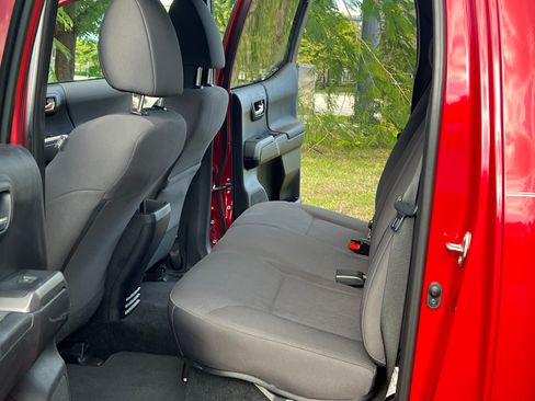 Used 2019 Toyota Tacoma TRD Off-Road w/ Phone Cable & Charge Package image 13