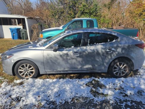 Used 2016 MAZDA MAZDA3 i Sport w/ Preferred Equipment Package image 4