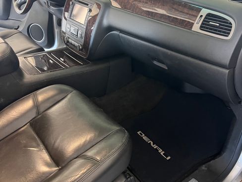 Used 2014 GMC Yukon Denali image 12