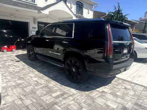 Used 2015 Cadillac Escalade Luxury AWD/4WD image 2