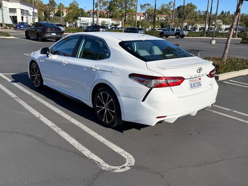 Used 2019 Toyota Camry SE image 1