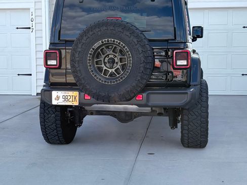 Used 2023 Jeep Wrangler Unlimited Sahara image 4