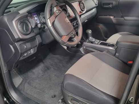 Used 2023 Toyota Tacoma TRD Off-Road image 8