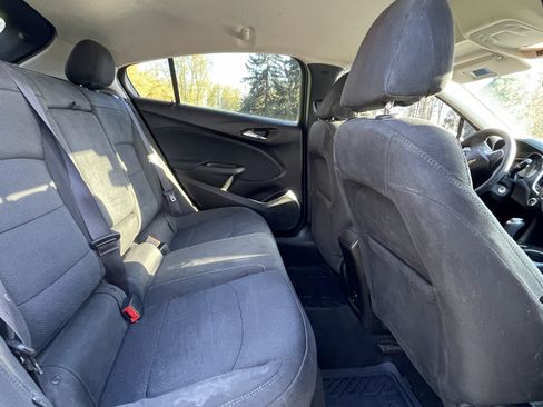 Used 2017 Chevrolet Cruze LT image 19