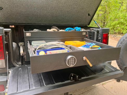 Used 2005 HUMMER H2 SUT Sport Utility Pickup 4D w/ Preferred Equipment Group image 9