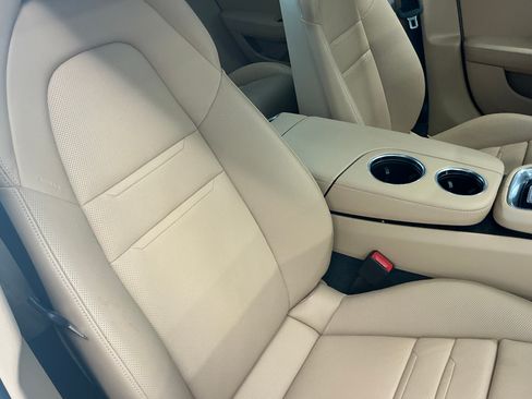 Used 2019 Porsche Panamera 4 image 14