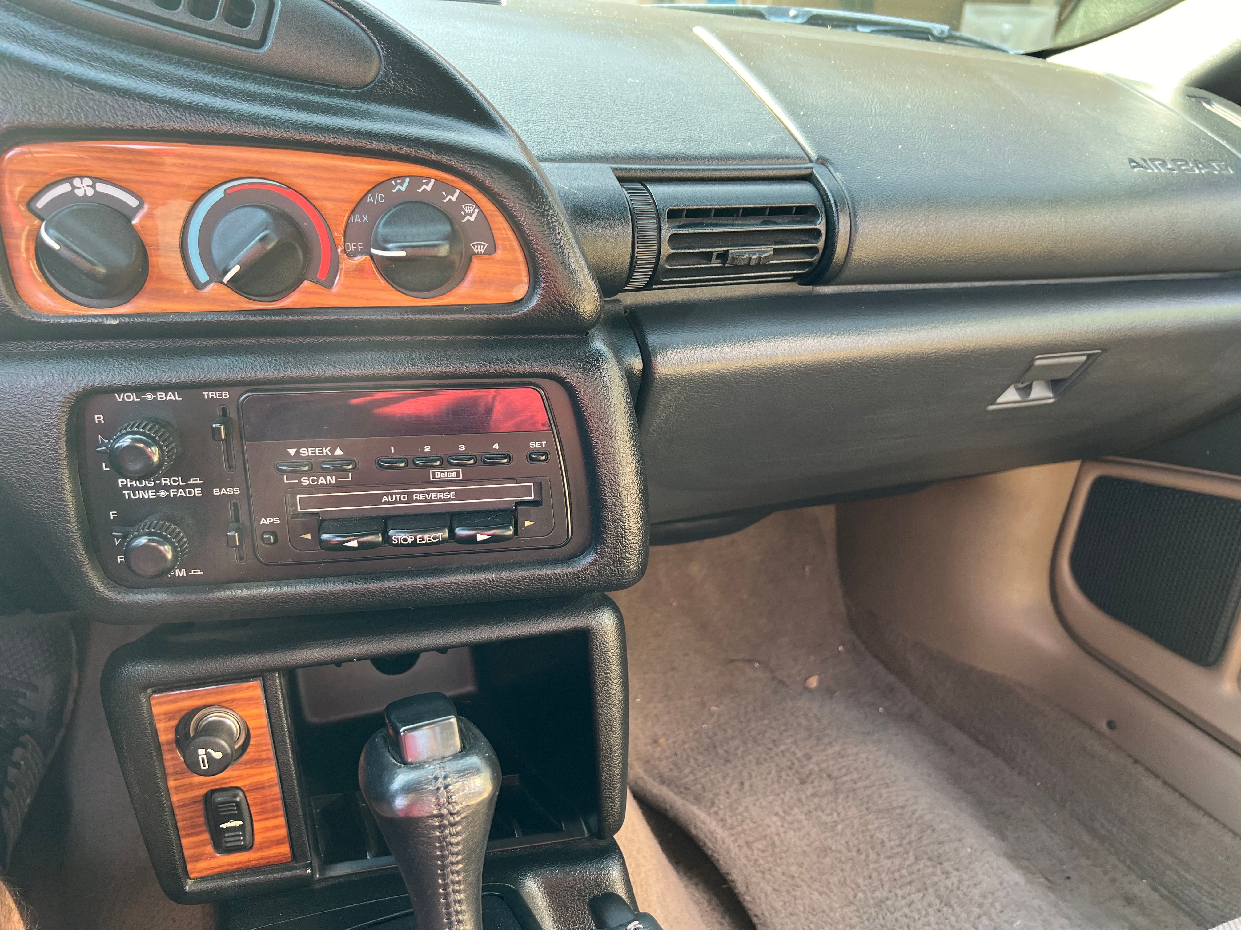 Used 1994 Chevrolet Camaro Z28 RWD image 17