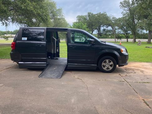 Used 2011 Dodge Grand Caravan Mainstreet w/ PWR Convenience Group FWD image 15