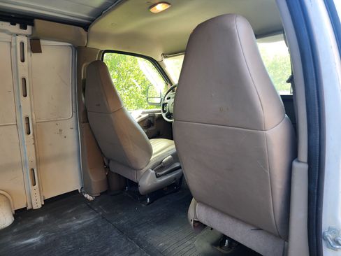 Used 2008 Chevrolet Express 1500 RWD image 16