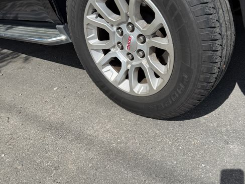 Used 2017 GMC Yukon SLT image 9