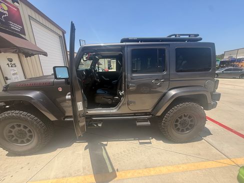 Used 2016 Jeep Wrangler Unlimited Rubicon AWD/4WD image 9