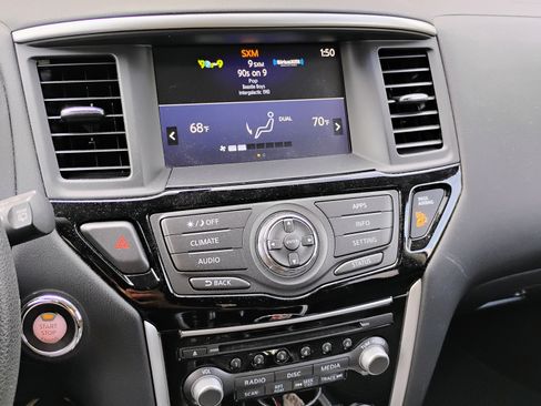 Used 2017 Nissan Pathfinder S image 22