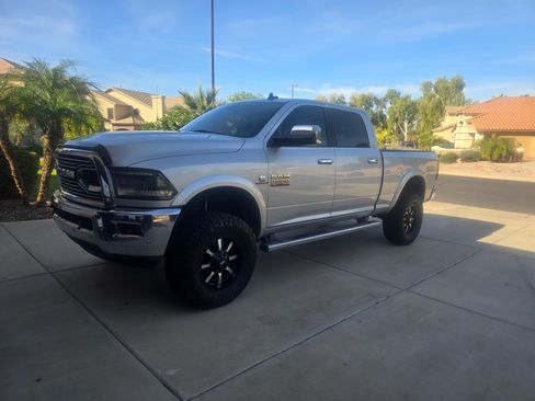 Used 2018 RAM 2500 Laramie w/ Convenience Group image 2