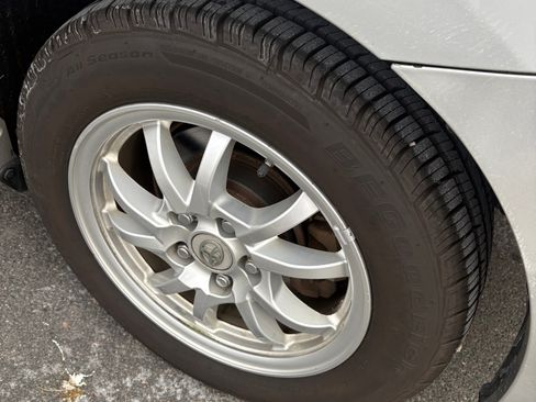 Used 2015 Toyota Prius V Three image 9