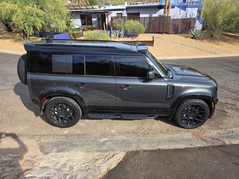 Used 2025 Land Rover Defender 110 X-Dynamic SE AWD/4WD image 2