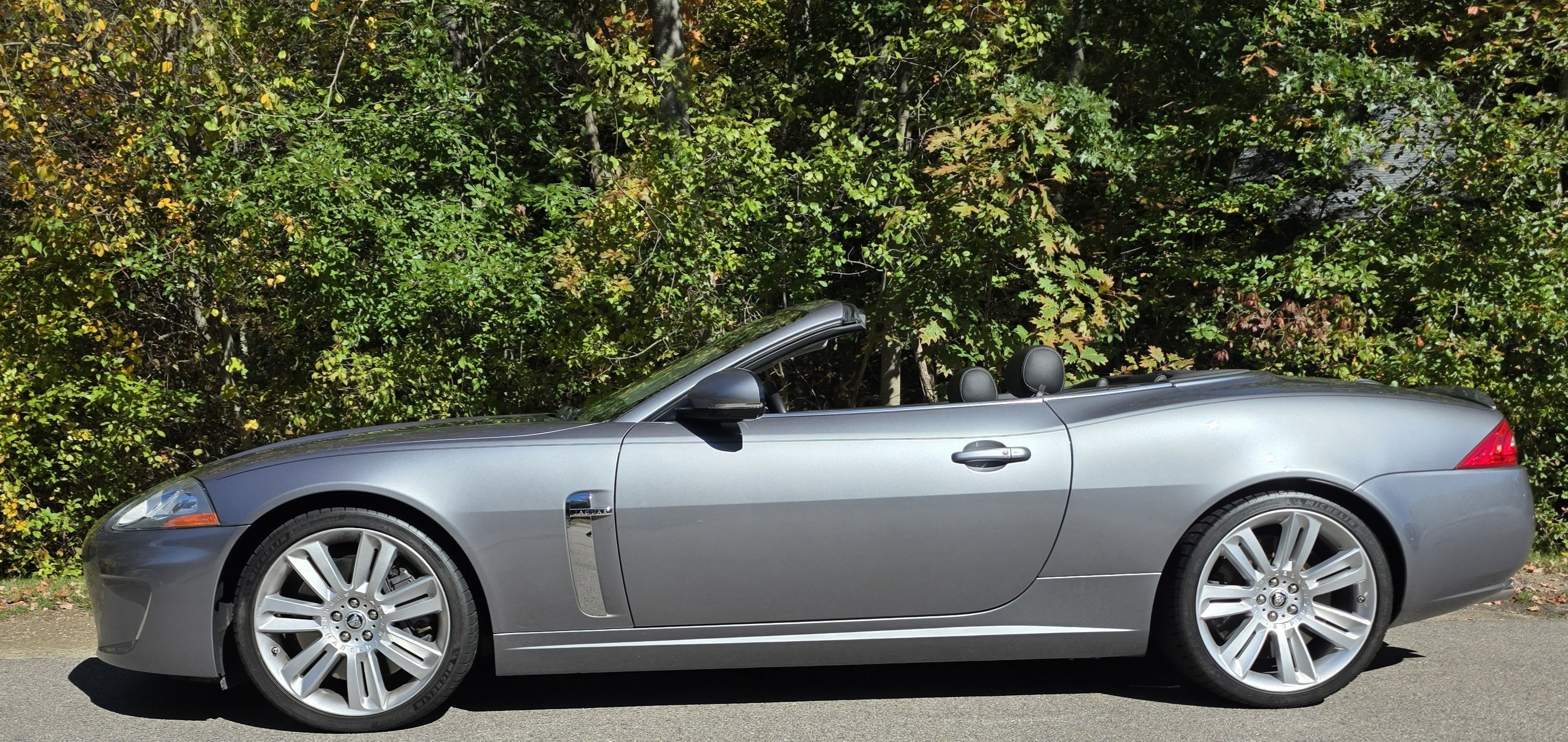Used 2011 Jaguar XKR R RWD image 2