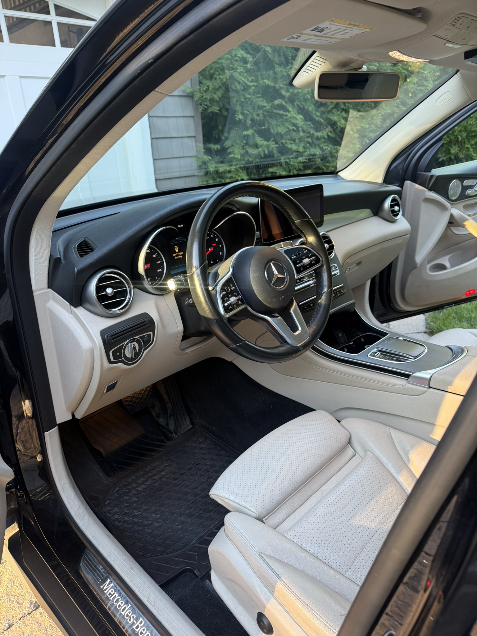 Used 2020 Mercedes-Benz GLC 300 4MATIC image 10