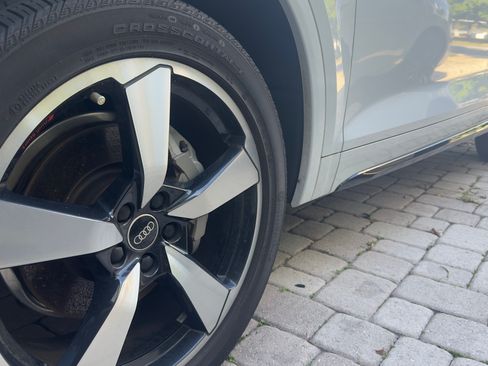 Used 2022 Audi Q5 2.0T Premium Plus w/ Premium Plus Package image 2