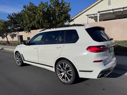 Used 2021 BMW X7 M50i image 5