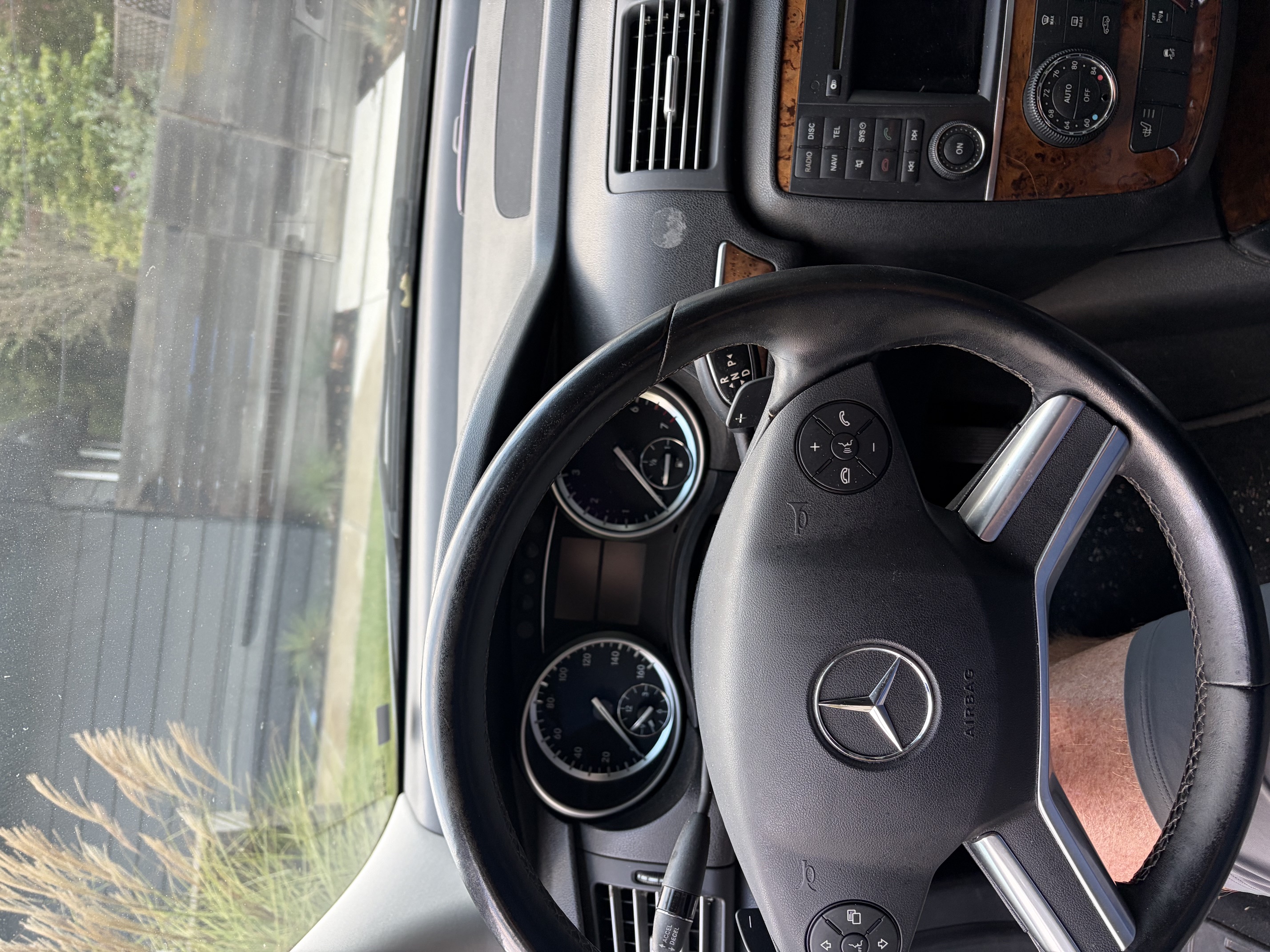 Used 2012 Mercedes-Benz R 350 4MATIC image 11