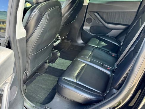 Used 2022 Tesla Model Y Performance image 9