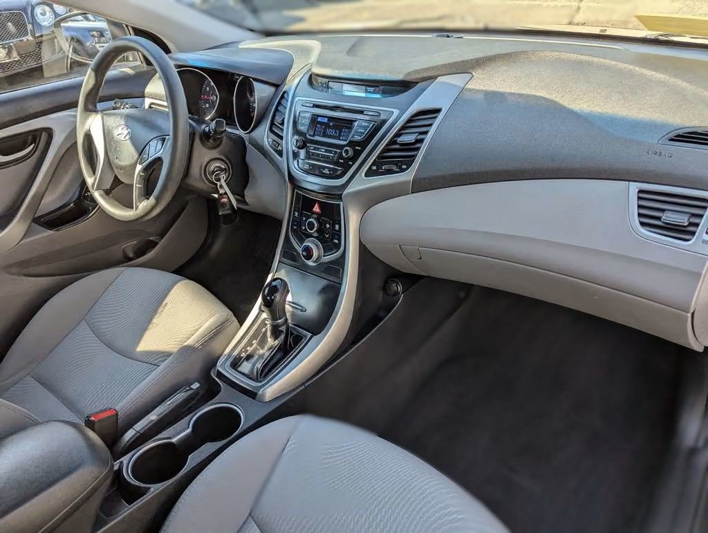 Used 2016 Hyundai Elantra SE w/ Option Group 02 FWD image 12