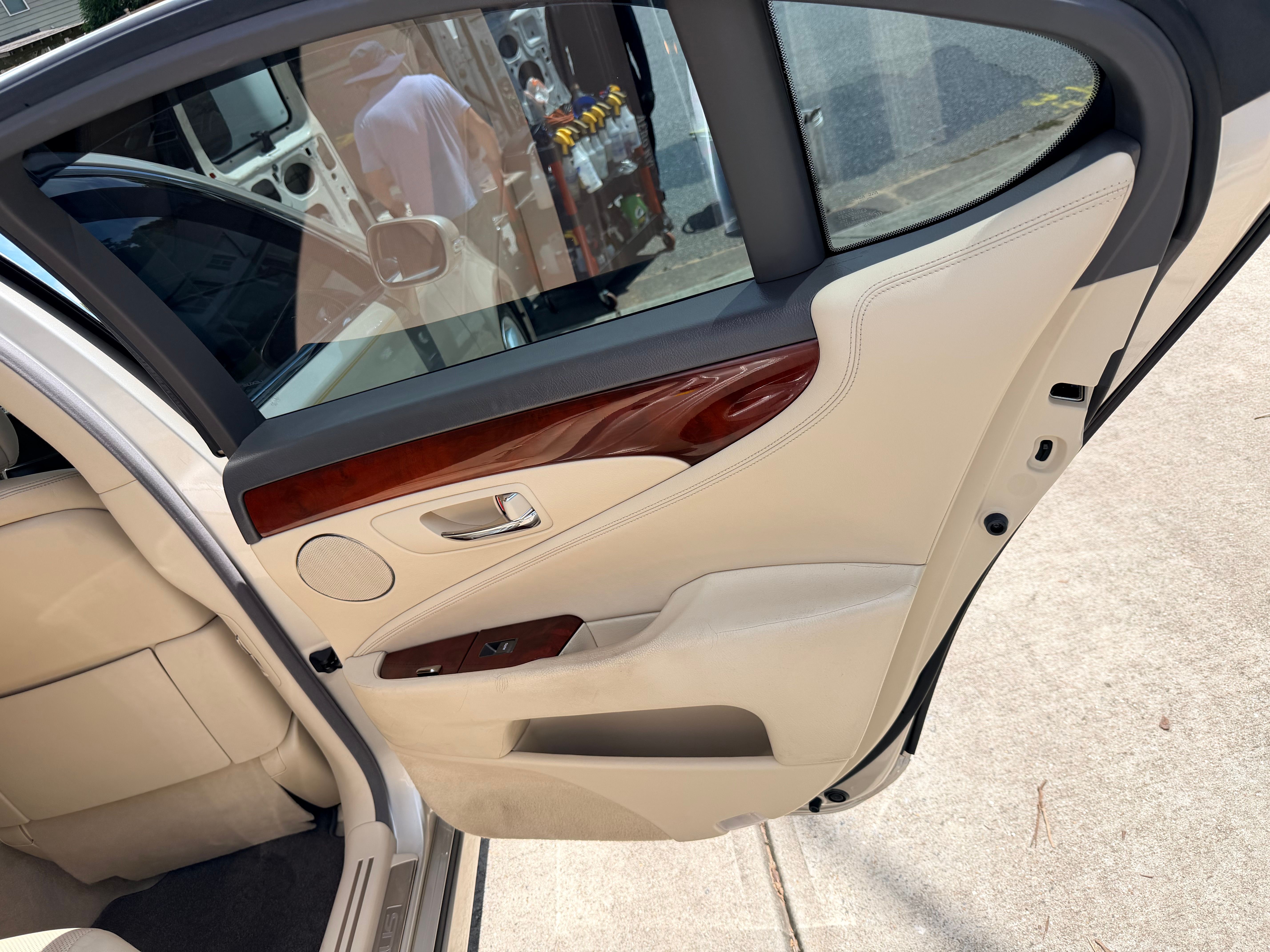 Used 2011 Lexus LS 460 w/ Comfort Pkg RWD image 8