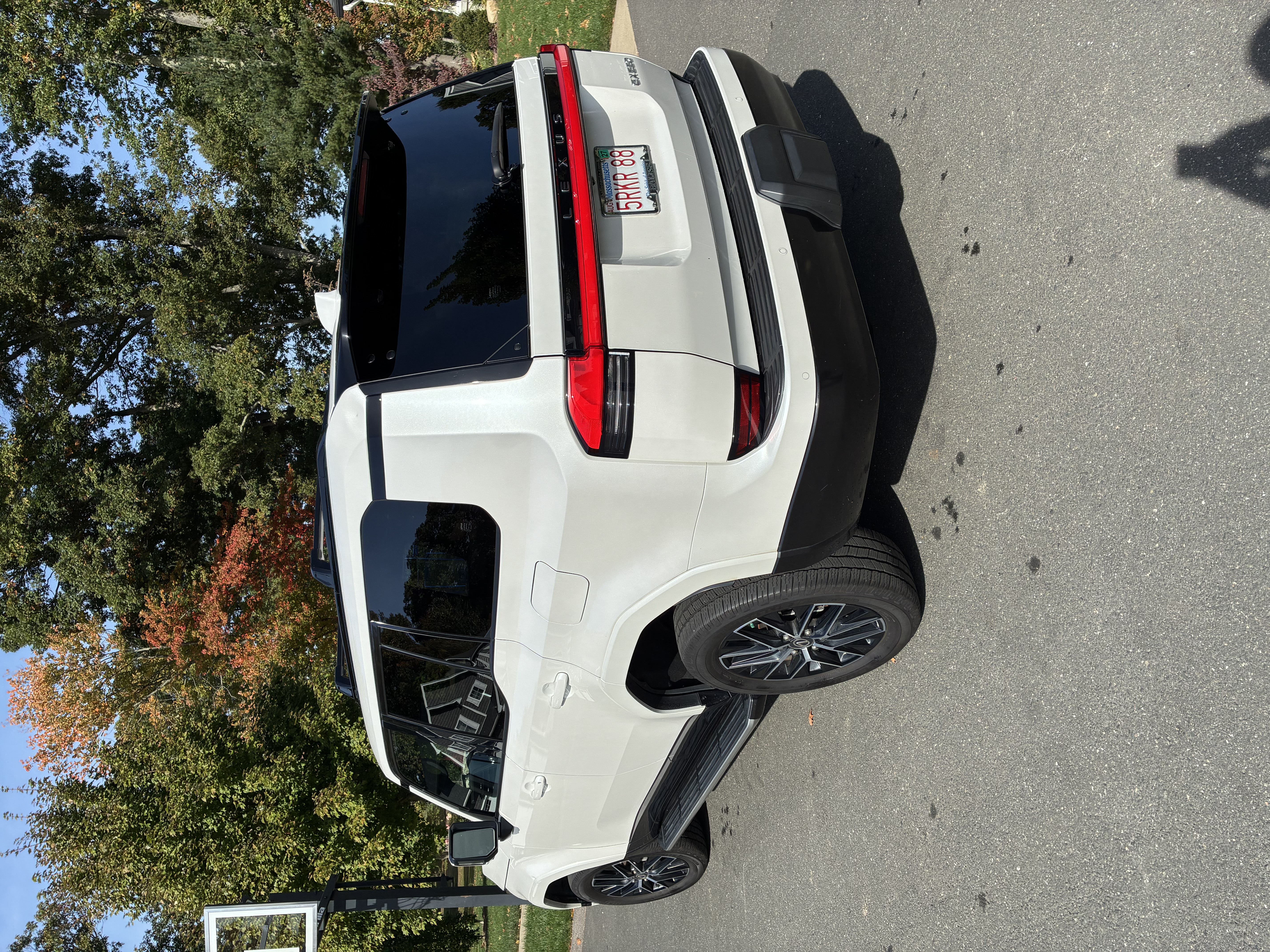 Used 2024 Lexus GX 550 w/ Accessory Package (2T) AWD/4WD image 2