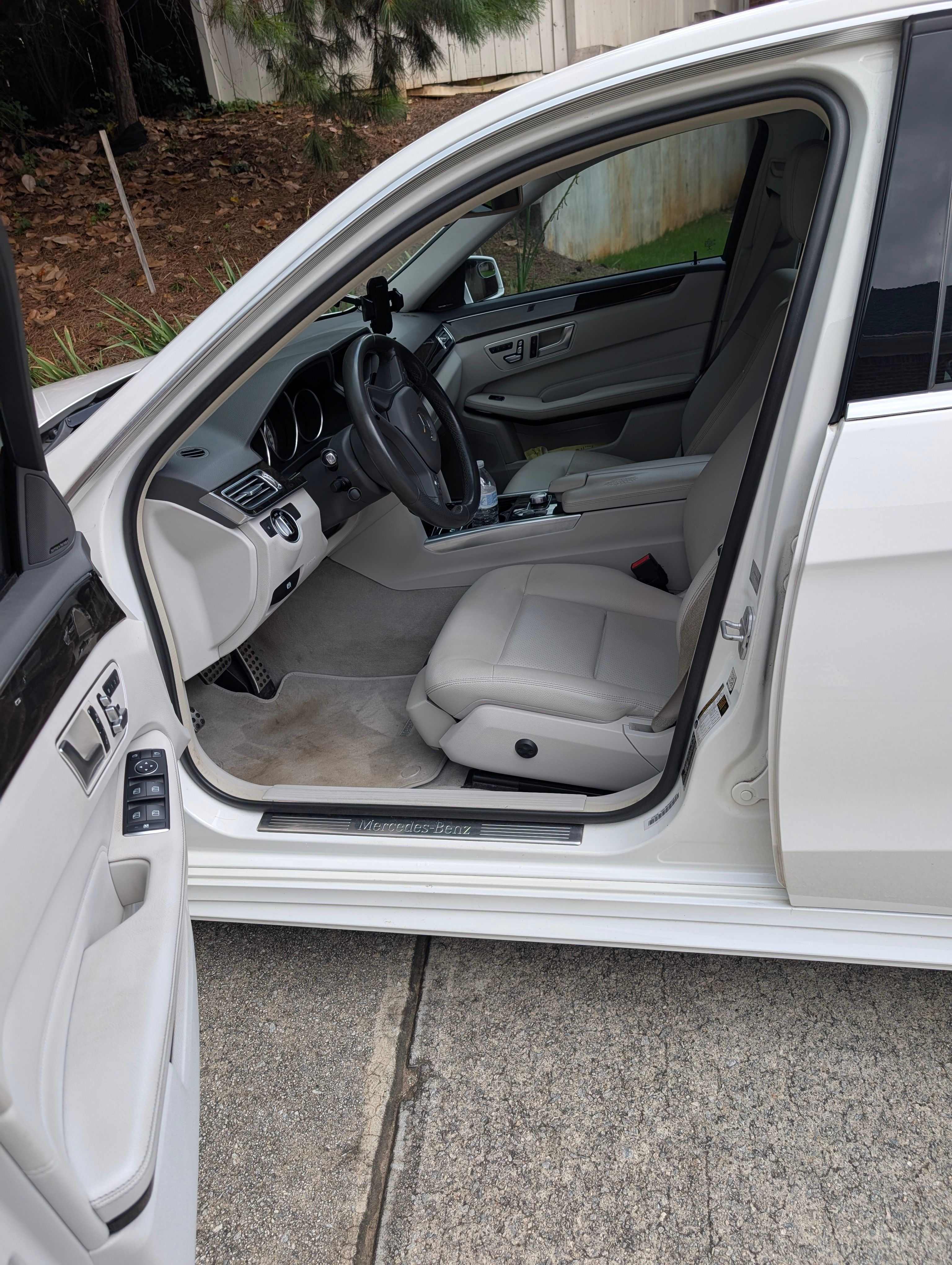 Used 2014 Mercedes-Benz E 350 4MATIC Sedan image 9