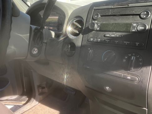 Used 2005 Ford F150 XLT image 12