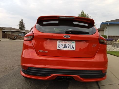 Used 2017 Ford Focus ST FWD image 6