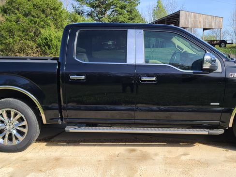 Used 2017 Ford F150 XLT w/ Equipment Group 302A Luxury image 4