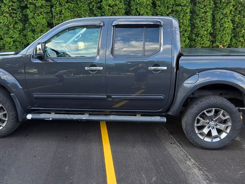 Used 2015 Nissan Frontier SL w/ Moonroof Package AWD/4WD image 4
