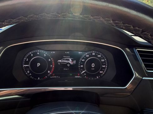 Used 2018 Volkswagen Tiguan SEL Premium image 13