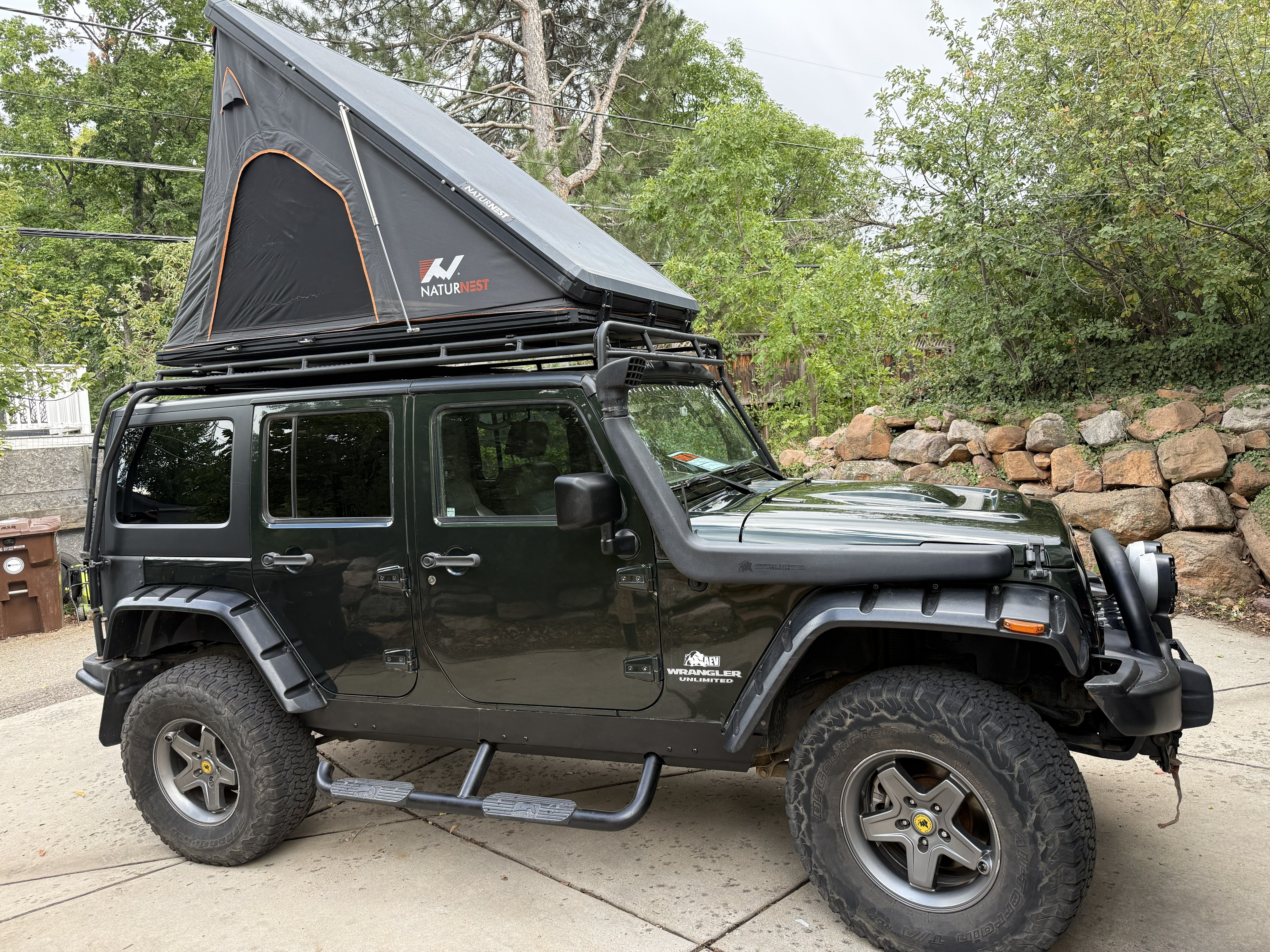Used 2010 Jeep Wrangler Unlimited Rubicon w/ Dual Top Group AWD/4WD image 25