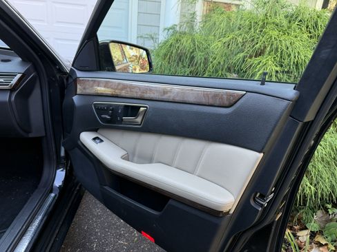 Used 2013 Mercedes-Benz E 350 4MATIC Sedan image 9