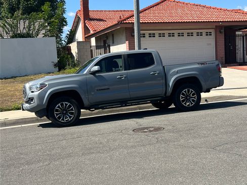 Used 2021 Toyota Tacoma TRD Sport w/ Technology Package RWD image 2